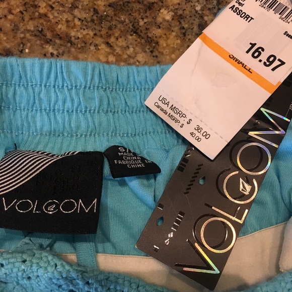 NEW VOLCOM Top size S - Picture 5 of 6